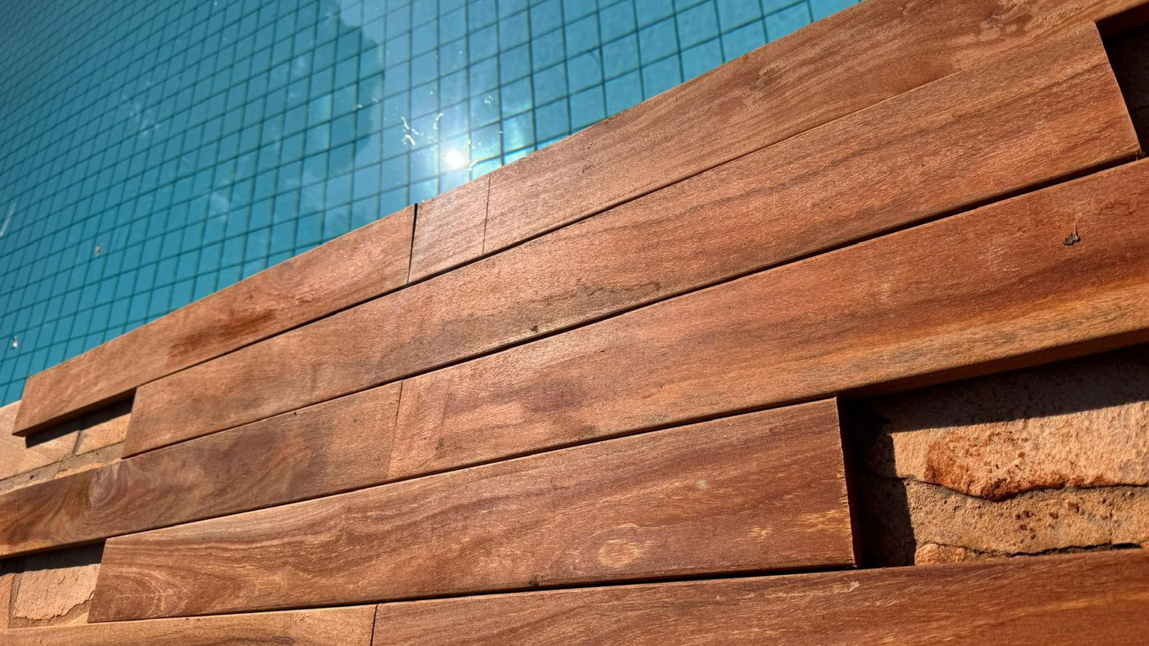 Deck Cumaru instalado em casa